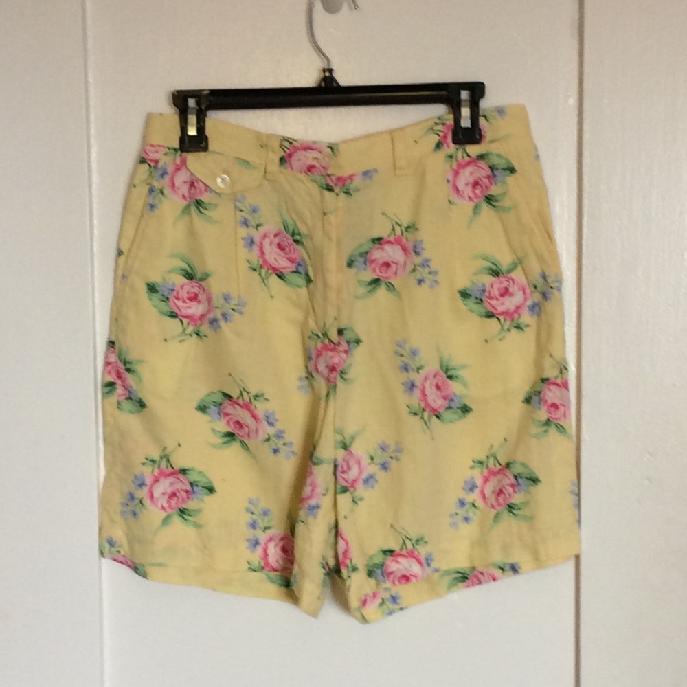High-waisted vintage floral shorts
